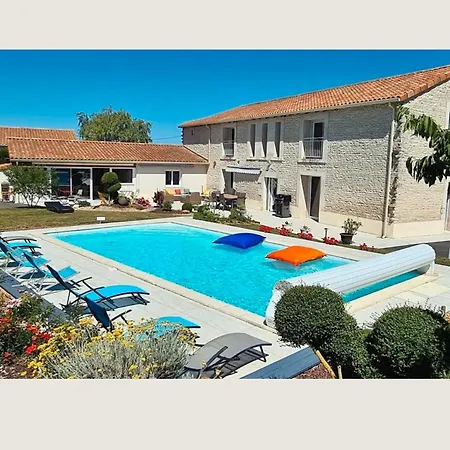 D'hote Familiale Bed & Breakfast Neuville-du-Poitou