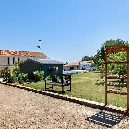 D'hote Familiale Bed and breakfast Neuville-du-Poitou